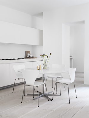 Series7_FritzHansen_White_monochrome_edition.jpgのサムネイル画像