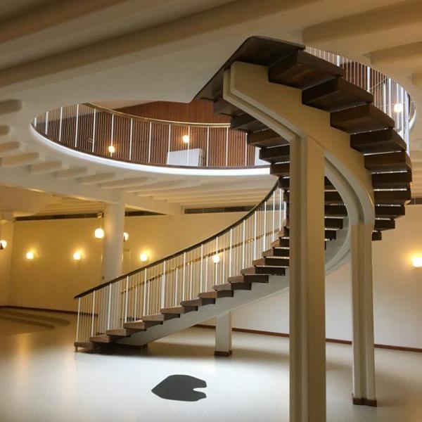 オーフス市庁舎　ヤコブセンが設計した街のシンボル