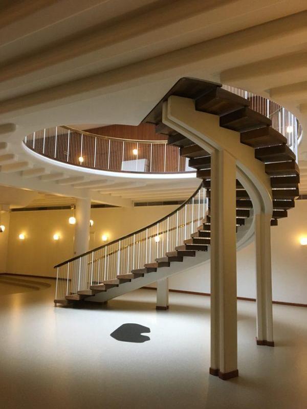 オーフス市庁舎　ヤコブセンが設計した街のシンボル